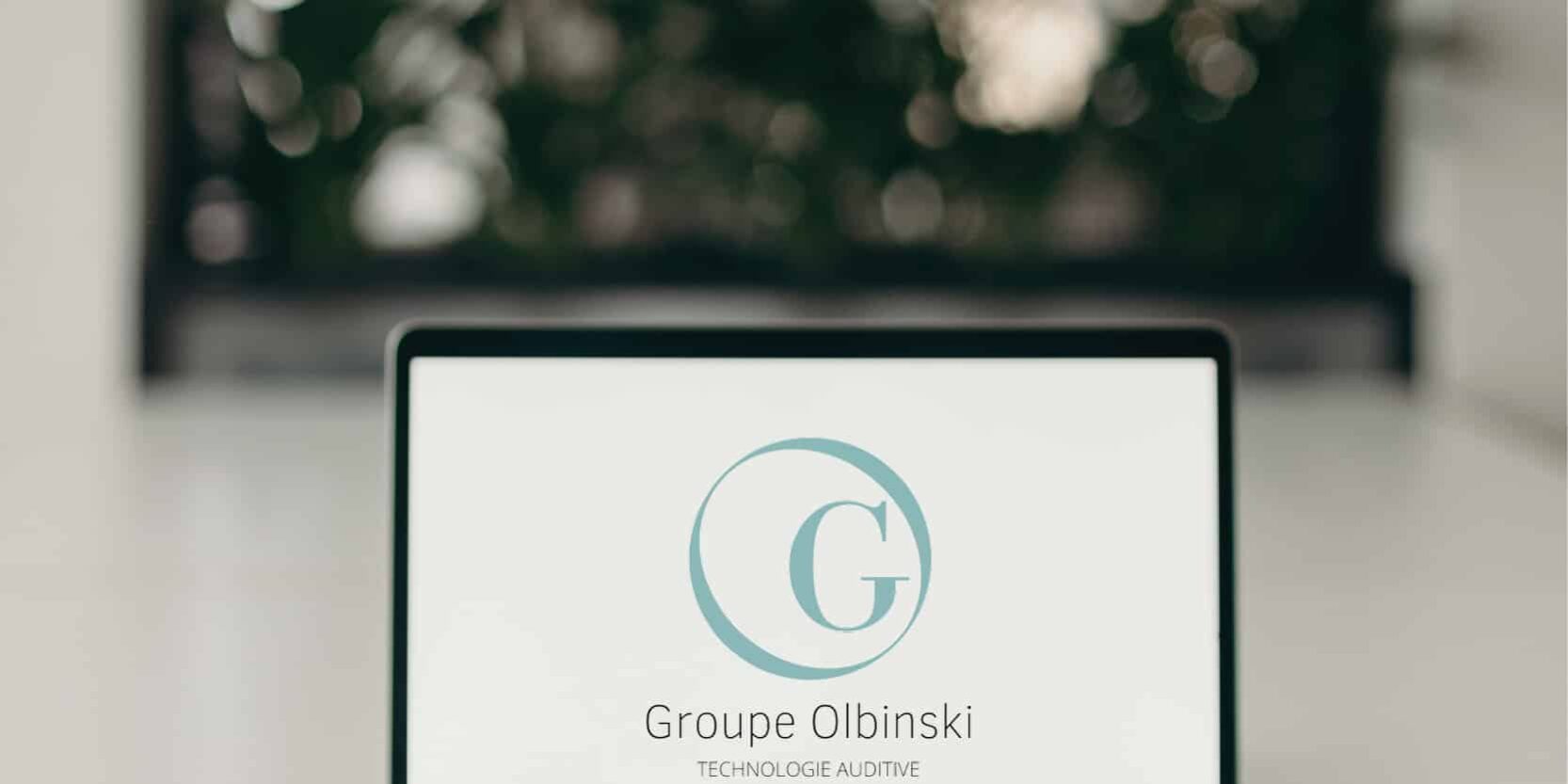 Réseaux sociaux Olbinski Ordinateur affichant le logo du groupe Olbinski